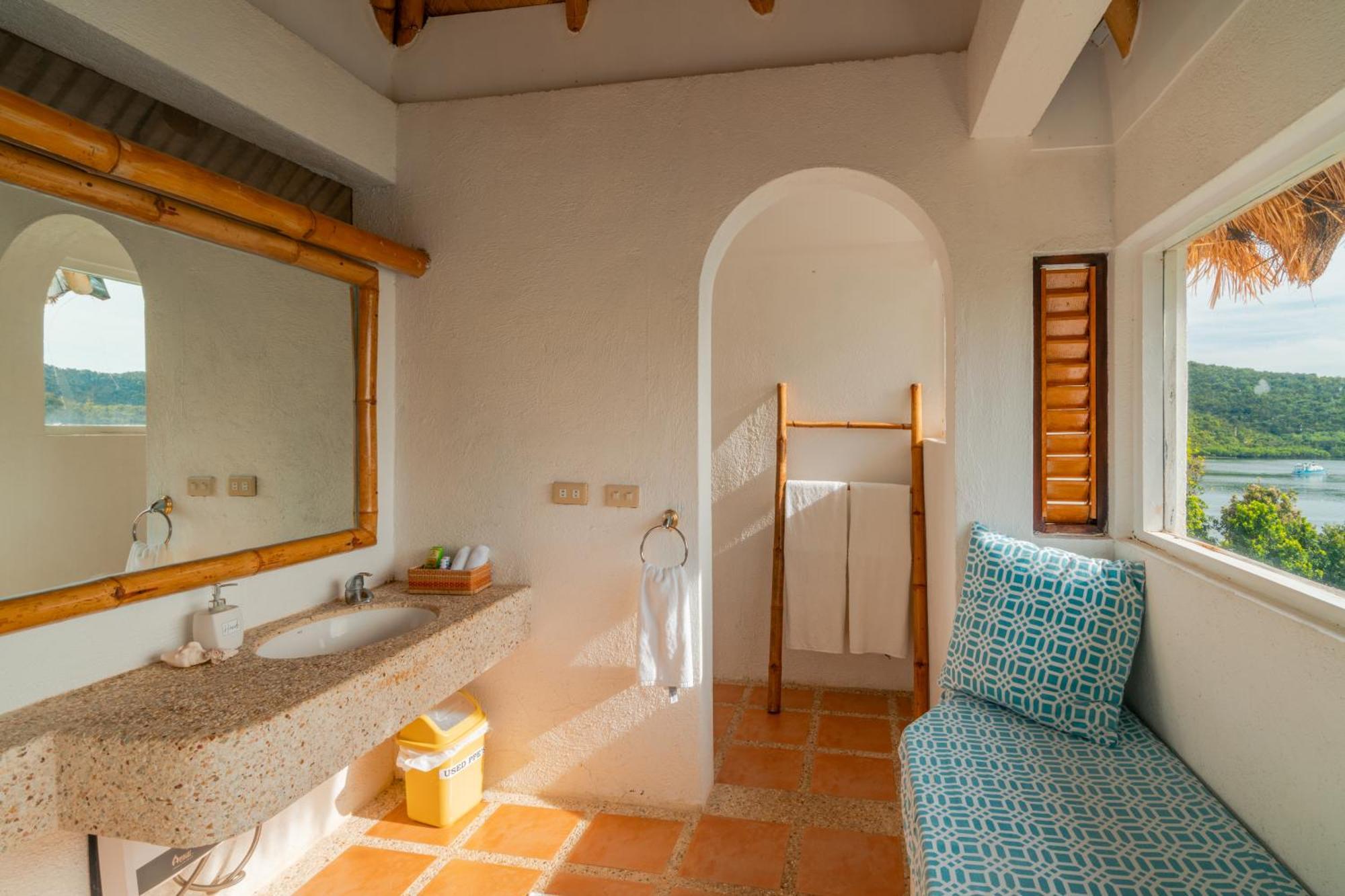 Marina Del Sol Resort & Yacht Club Busuanga Room photo